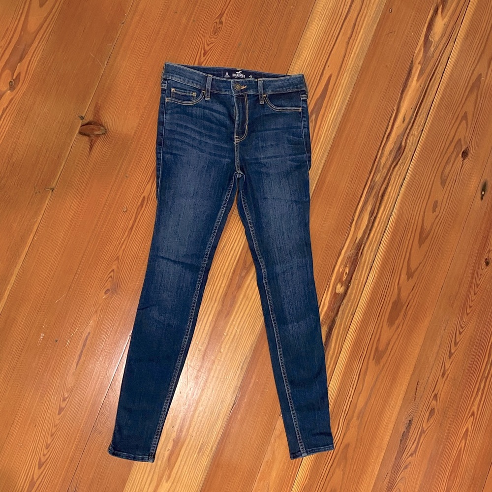 NWT Hollister skinny jeans, dark wash, stretch, size 25.